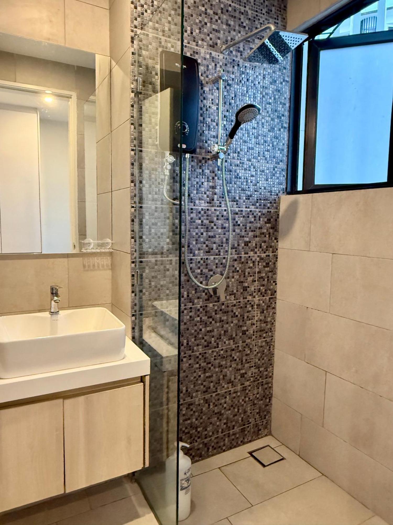 كوتا كينابالو The Shore Executive Suites By Ys Luxury المظهر الخارجي الصورة